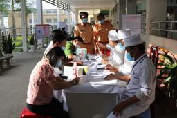 CHIẾN DỊCH TIÊM NGỪA COVID-19 TẠI TRUNG TÂM Y TẾ HUYỆN TRÀ CÚ