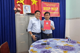 HỘI NGHỊ CÔNG BỐ VÀ TRAO QUYẾT ĐỊNH NGHỈ HƯU  ĐỐI VỚI VIÊN CHỨC