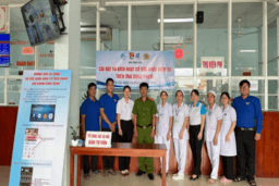 THANH NIÊN TRÀ CÚ ĐỒNG HÀNH CÙNG NGƯỜI BỆNH TRONG CHUYỂN ĐỔI SỐ Y TẾ