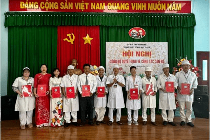 HỘI NGHỊ CÔNG BỐ CÁC QUYẾT ĐỊNH VỀ CÔNG TÁC CÁN BỘ